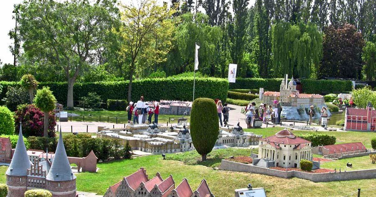 Мини скверы. Парк мини-Европа (Mini-Europe), Брюссель, Бельгия. Бельгия Брюссель парк мини Европа. Парк миниатюр мини Европа в Брюсселе. Достопримечательности Бельгии парк мини Европа.