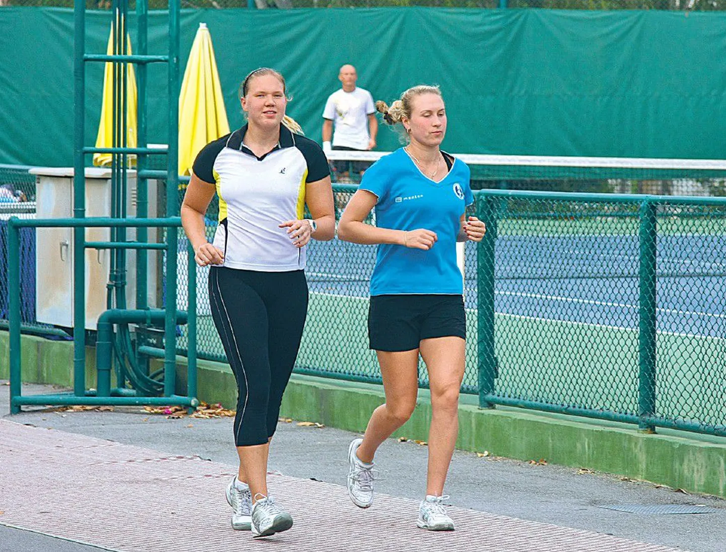 Hooajaeelses ettevalmistuslaagris Tais treenis Kaia Kanepi (vasakul) kõrval ka Margit Rüütel.