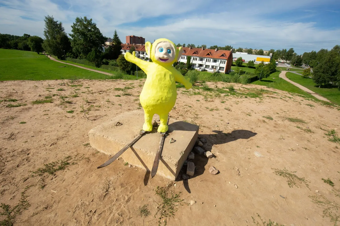 Teletups jõudis Huntaugu mäel olla pisut üle nädala, enne kui keegi tal käe murdis.
