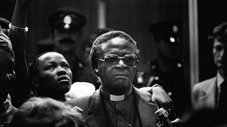 Южноафриканского епископа до конца жизни называли совестью нации