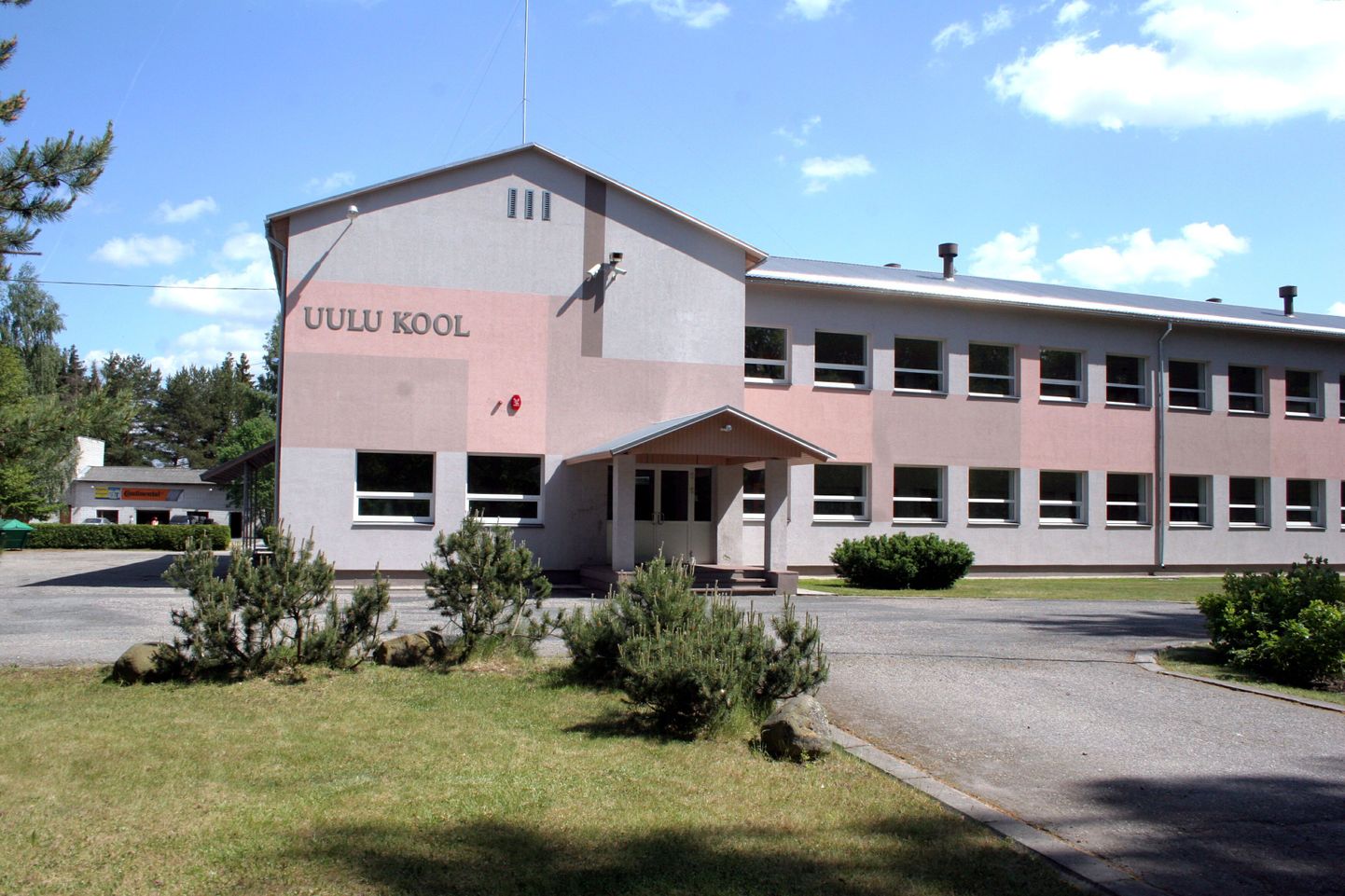 Uulu koolimaja.