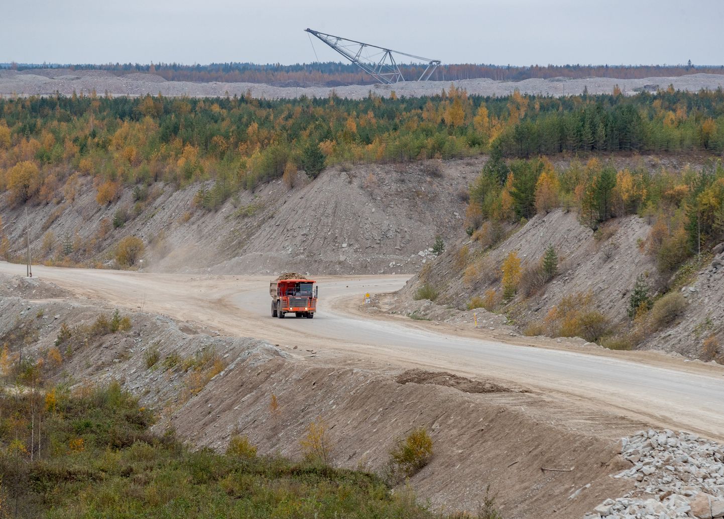 Eesti Energia müüb välja umbes 300 000 tonni põlevkivituhka aastas, mis on aga kõigest kaks kuni neli protsenti kogu tekkinud põlevkivituhast.