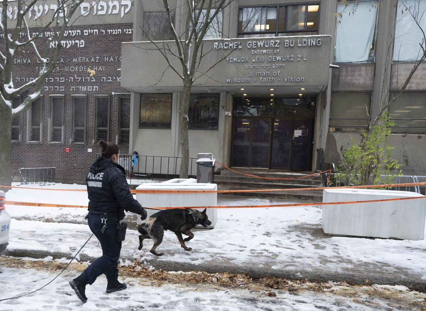 Kanada politsei Yeshiva Gedolah kooli juures peale tulistamist.