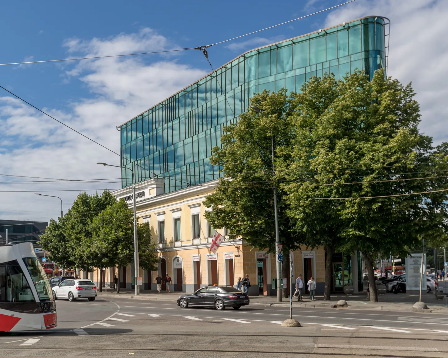 Metro Plaza