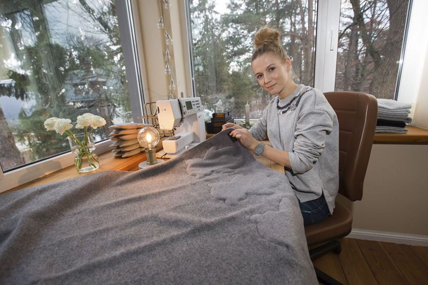 Laekverest pärit Merli Maidla läks pärast keskkooli lõpetamist õppima tehnilist disaini. Lisaks sellele, et ta teeb põnevat tööd riietajana rahvusooperis Estonia, on tal päris oma bränd – kõige pisematele.