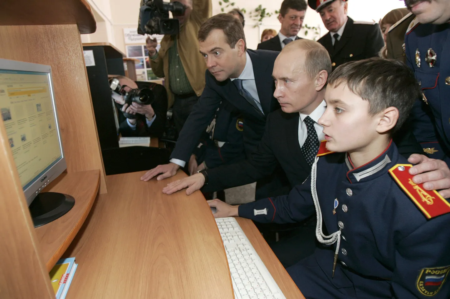 Vladimir Putin ja Dmitri Medvedev Doni-äärses Rostovis asuvas piirivalvekoolis.
