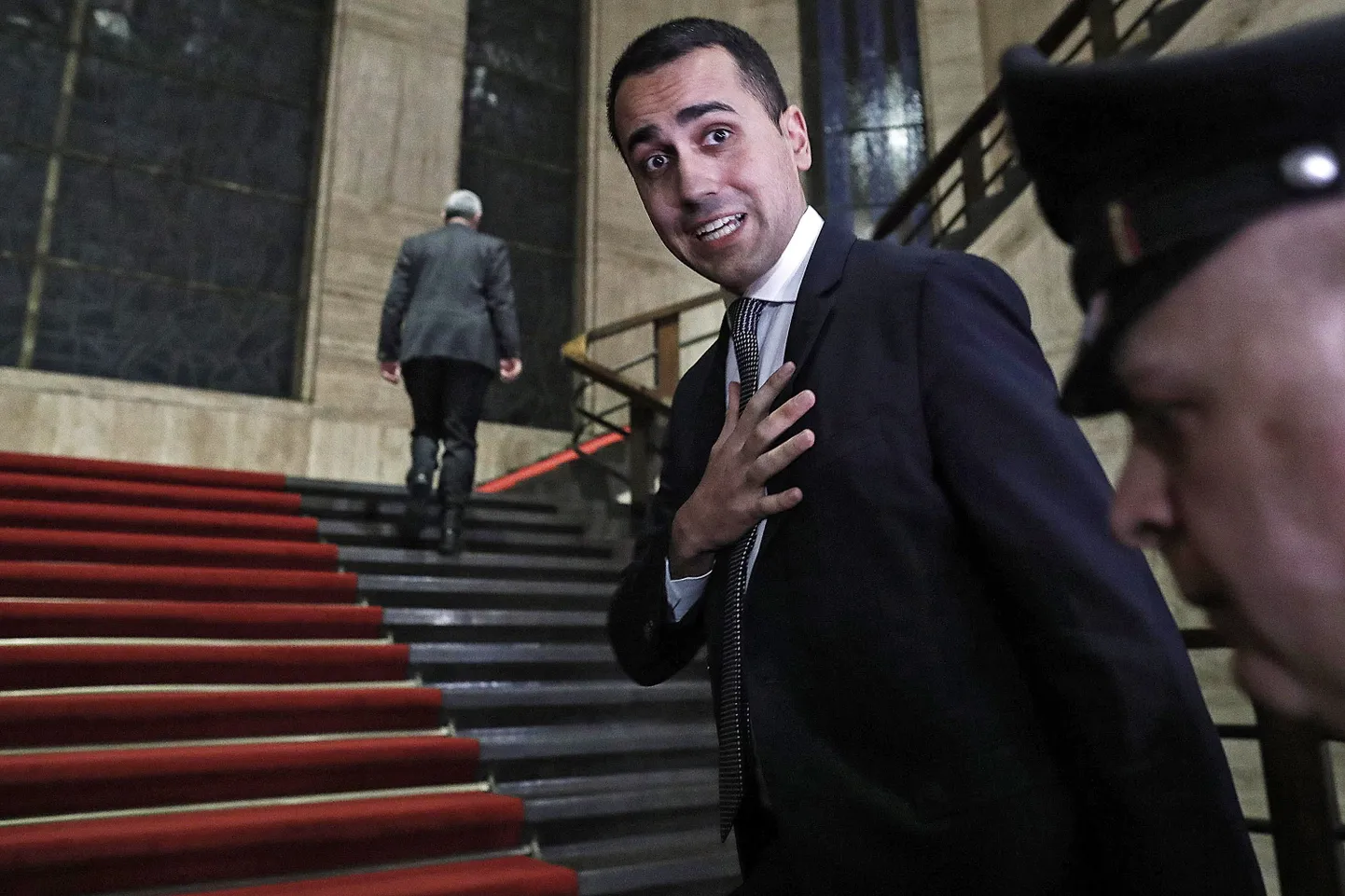 Itaalia asepeaminister ja populistliku erakonna Viie Tähe Liikumine juht Luigi Di Maio süüdistas Prantsusmaad Aafrika riikide koloniseerimises, mis tema sõnul on põhjus, miks aafriklased Mustalt Mandrilt Euroopasse põgenevad.