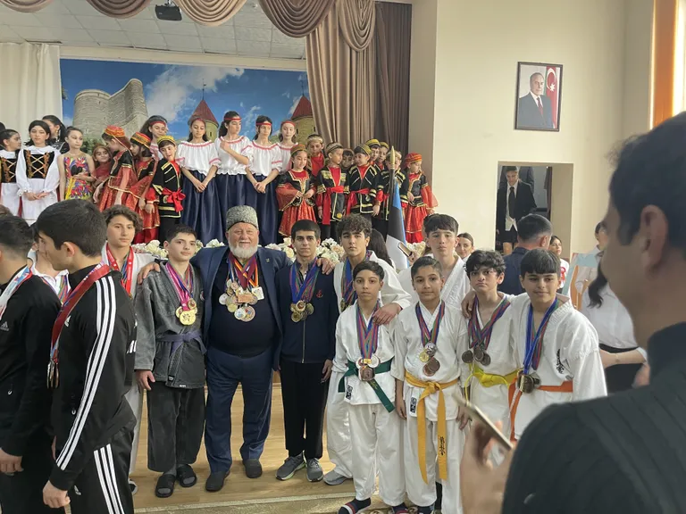 Haci Mehemmed Muslimzade noorsportlastega