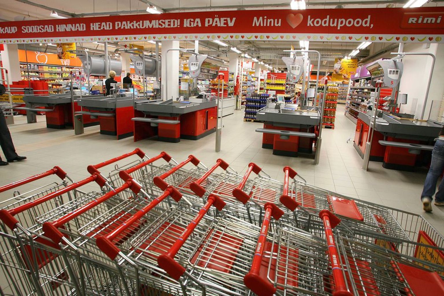 Kaubanduskeskustes on kõige tõenäolisem baktereid või viiruseid külge saada just käest kätte käivatelt ostukärudelt ja -korvidelt.