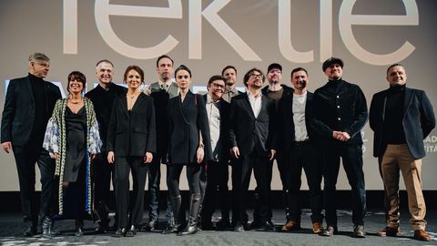 MEKLĒ SEVI PIRMIZRĀDĒ ⟩ Dž. Dž. Džilindžera melnā komēdija "Perfektie" liek kārtīgi izsmieties un arī padomāt