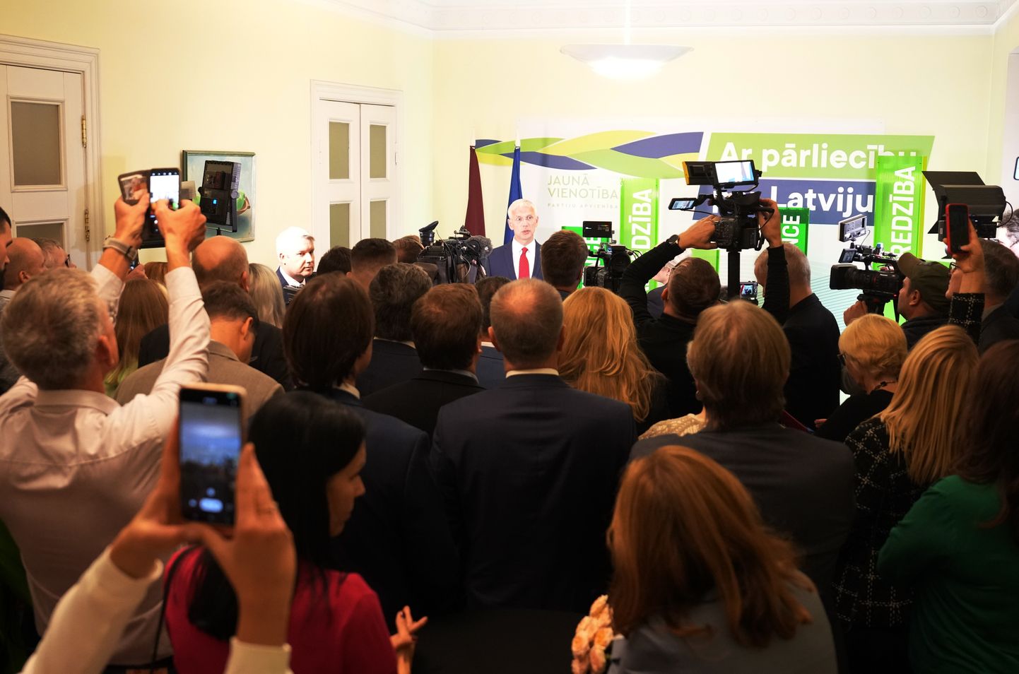 Кришьянис Кариньш в ожидании результатов выборов в 14-й Сейм