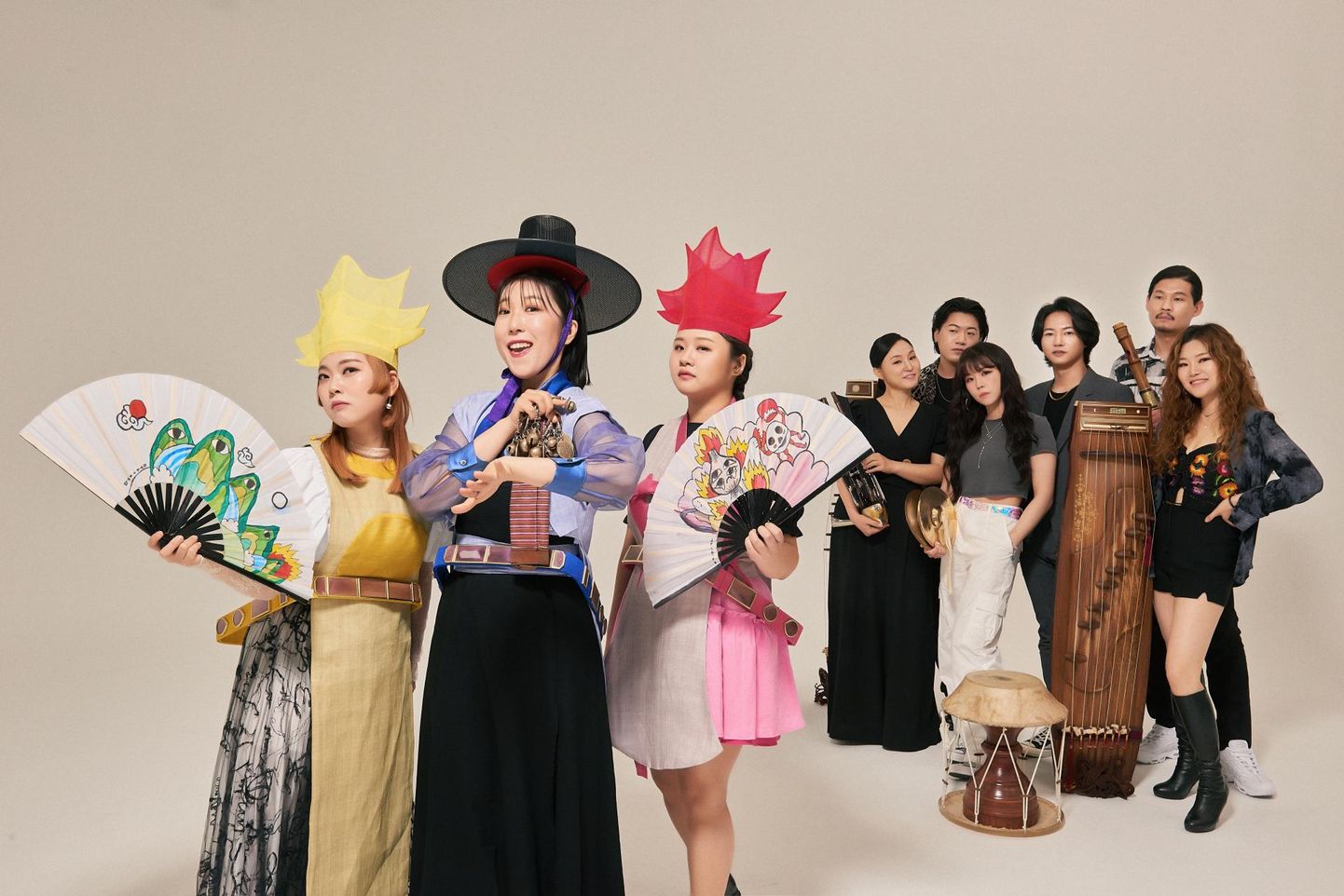 Pärimusmuusika festivalil esinev Ak Dan Gwang Chil (ADG7) on mitmeid auhindu võitnud Lõuna-Korea pärimusmuusika rühmitus, kuhu kuuluvad kuus pärimusmuusikut pillidel ning kolm pärimuslauljat.