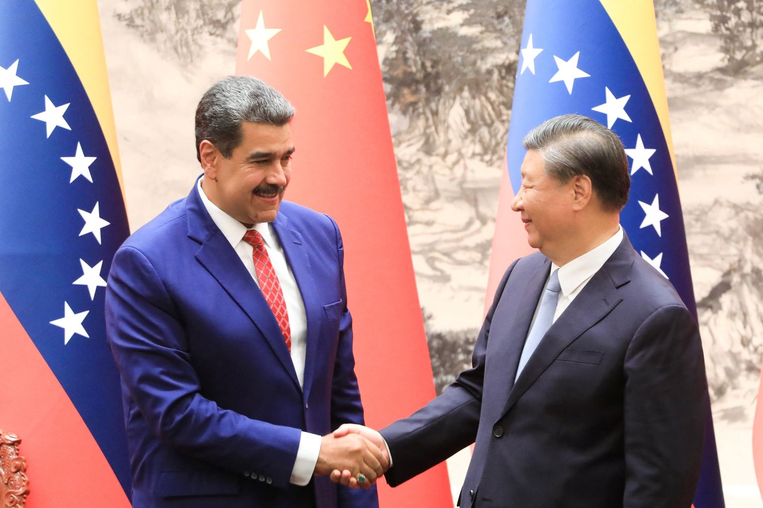 Venezuela president Nicolás Maduro ja Hiina liider Xi Jinping kohtumisel Pekingis.