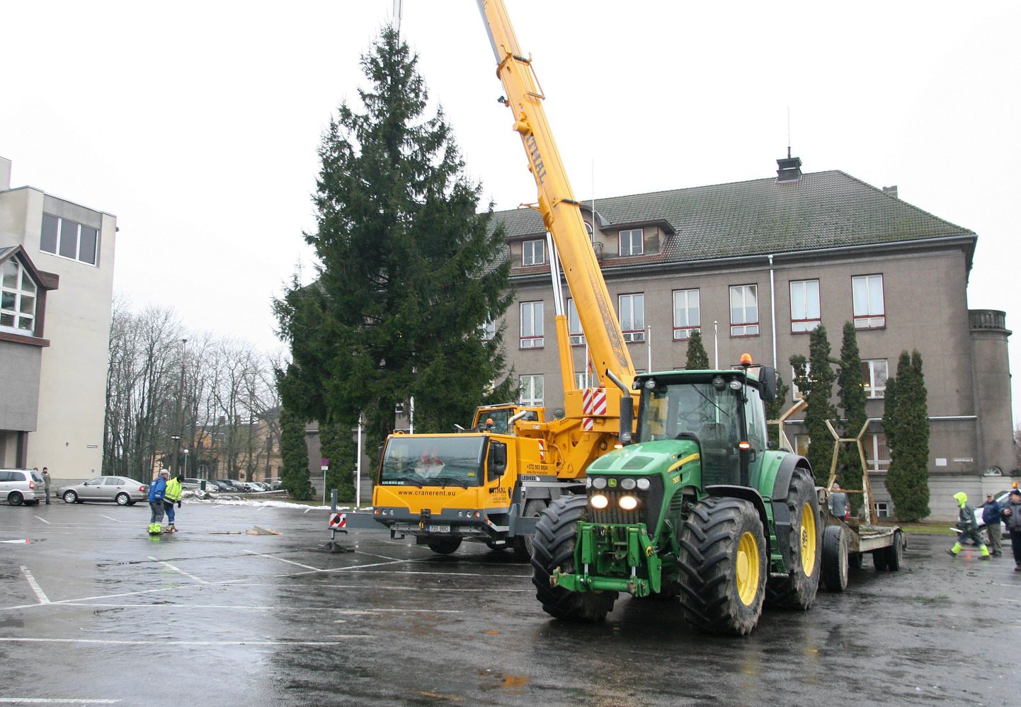 Jõulupuu jõudis Viljandisse
