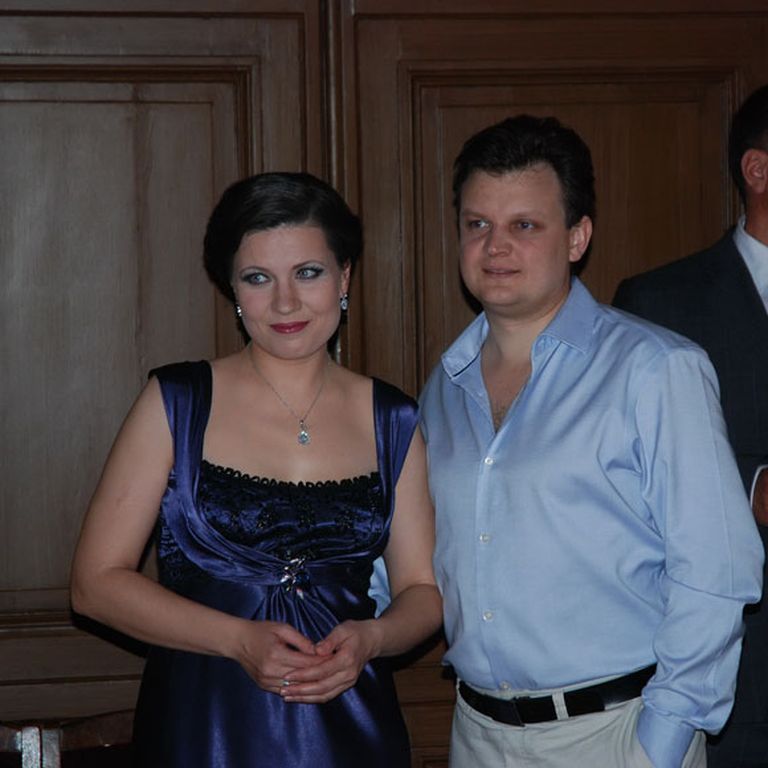 Galveno lomu atveidotāji - lieliskā latviešu operdziedātāja Marina Rebeka un ukraiņu tenors Dmitro Popovs - ir pāris arī dzīvē 
