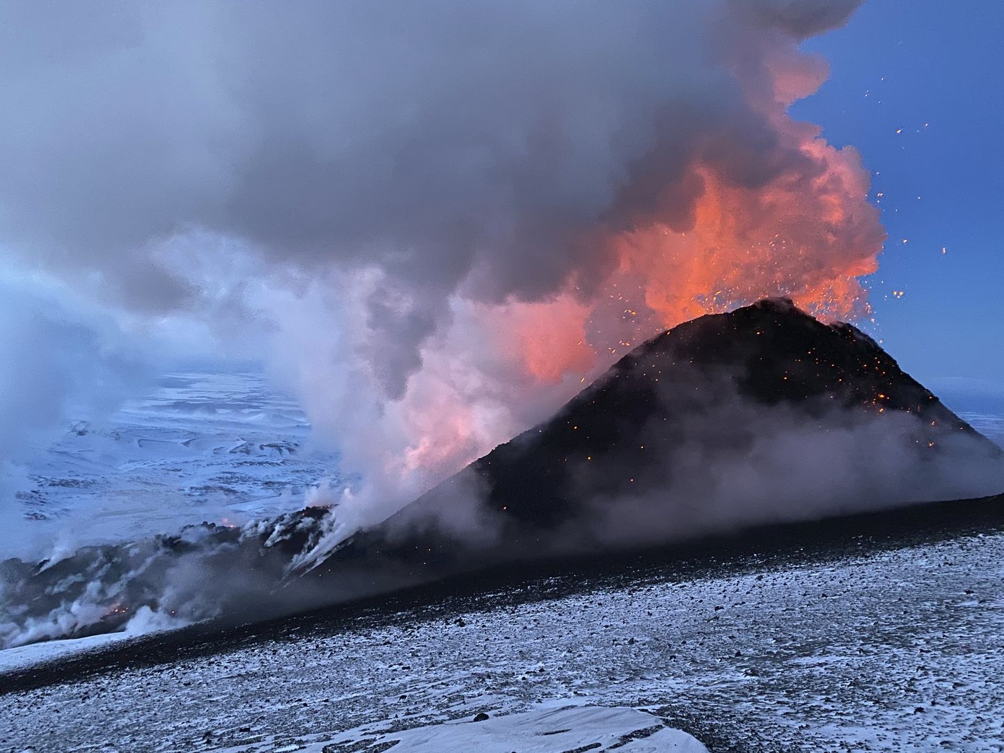 Kljutševskaja sopka vulkaan 8. märtsil 2021. aastal.