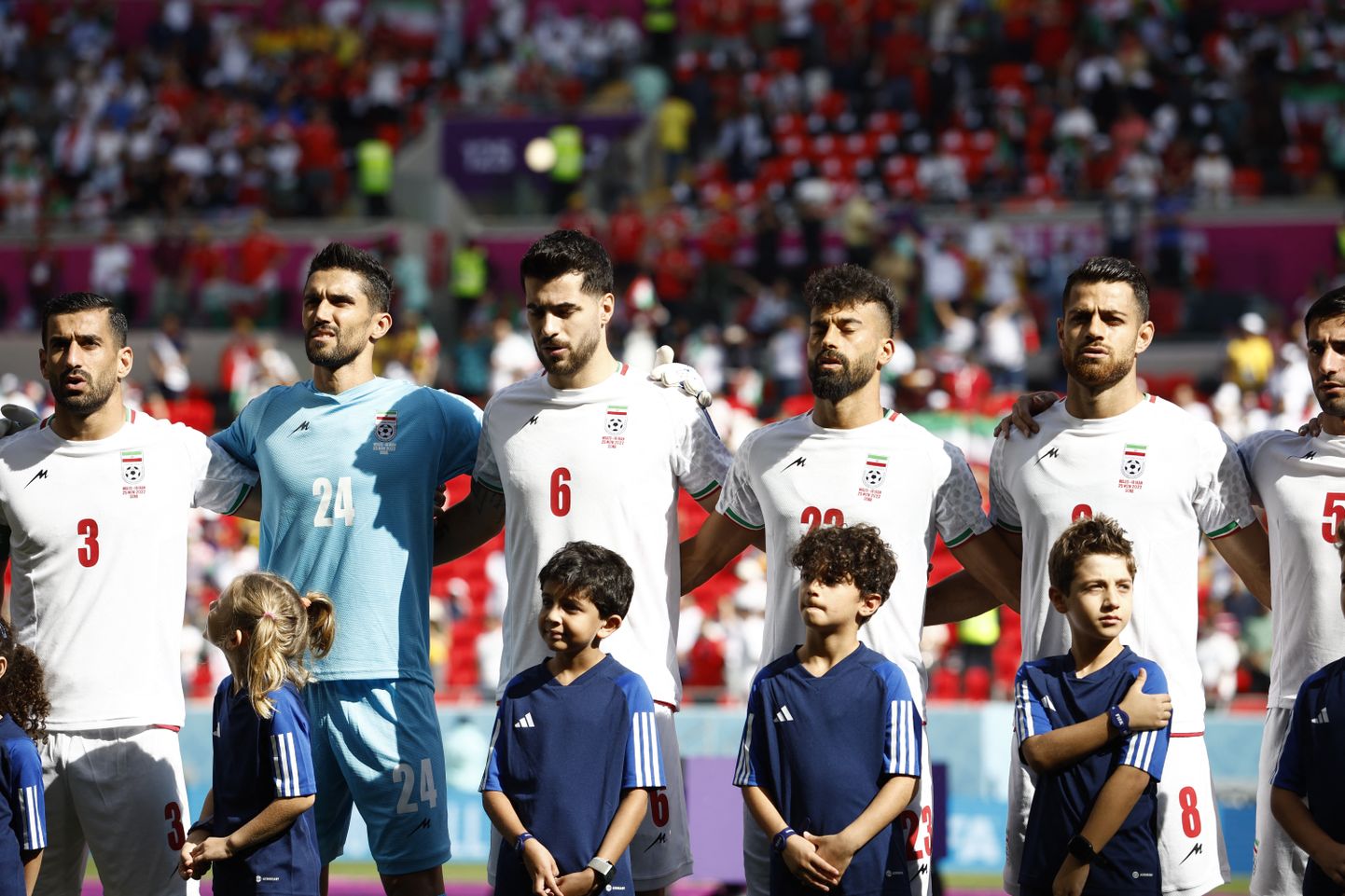 Iraani jalgpallurid laulsid valitsuse survel hümni kaasa.