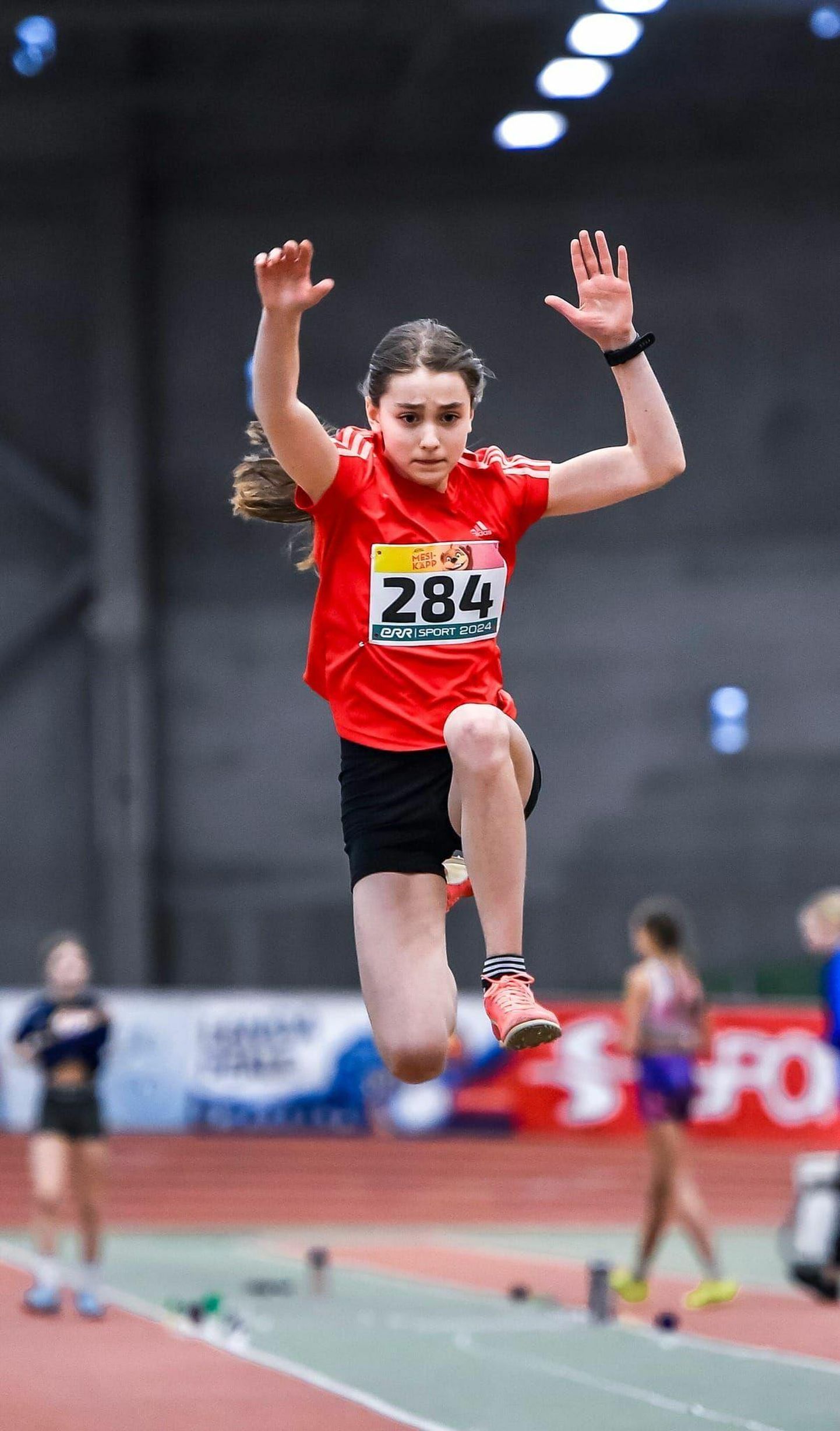 Koeru keskkooli õpilane Marii Hanna Ilves liigub oma õdede jälgedes, saades olümpiasarja viimasel etapil nooremate tüdrukute kaugushüppes uue isikliku rekordiga viienda koha.