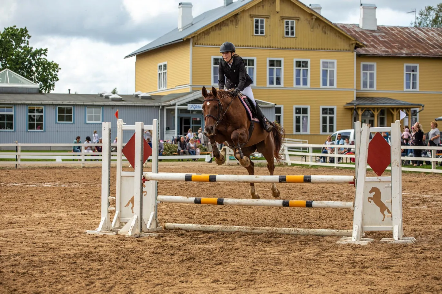 Mullu augustis peeti Kildu ratsakeskuses võistlus «Augustikarikas 2020». Paar kuud hiljem viis omanik Priit Toobal kohtusse avalduse, et alustada ratsabaasi pidava ettevõtte saneerimist.
