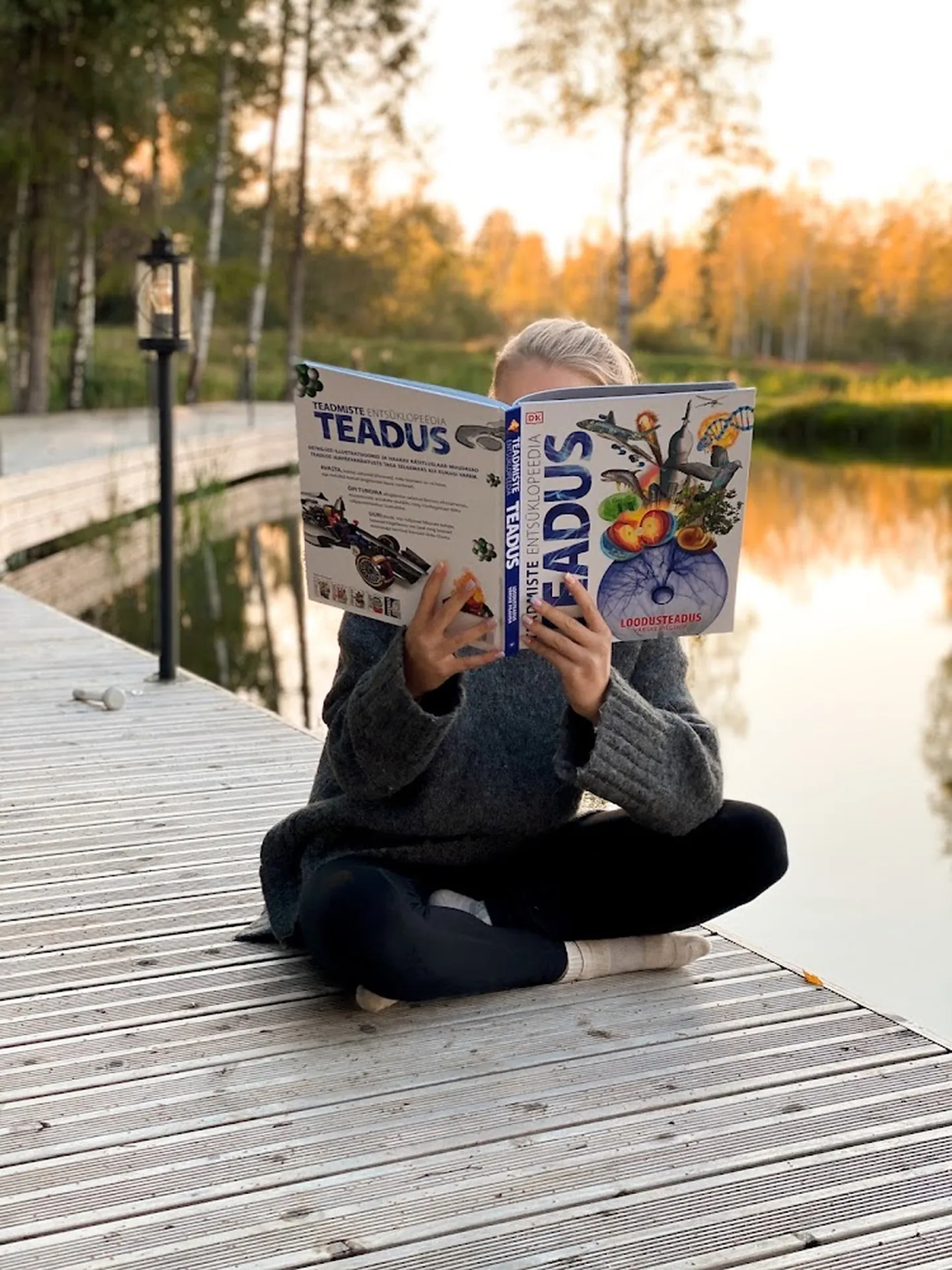 Kui tahad teada, kust tuleb energia või millised jõud hoiavad koos universumit, siis nendele ja paljudele teistele küsimustele annab vastuse «Teadmiste entsüklopeedia. Teadus».