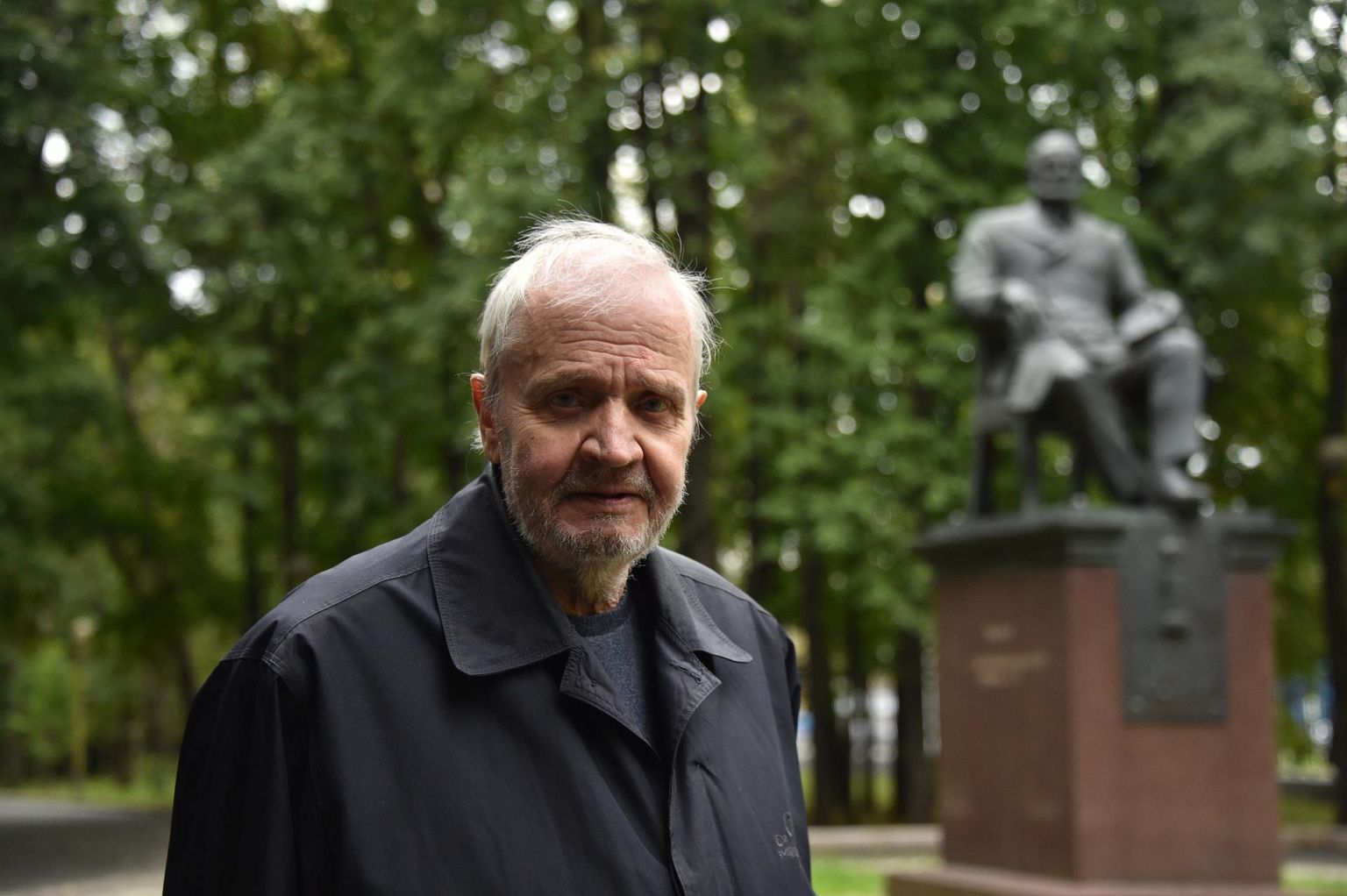 Eduard Käbin Moskva ülikooli pargis.