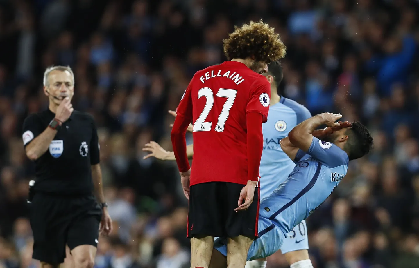 Marouane Fellaini on peaga koksanud Sergio Agüerot.