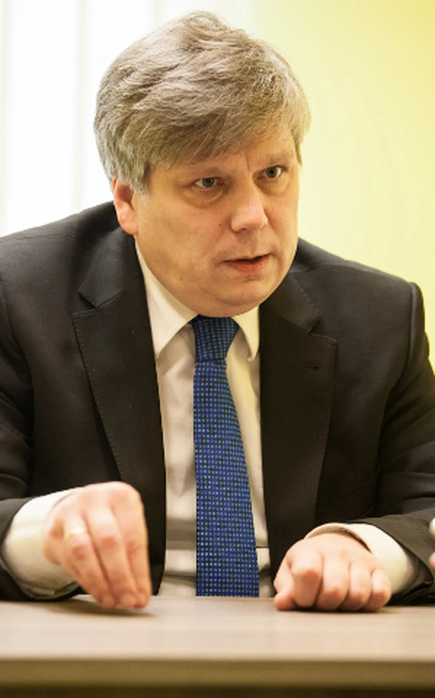 Siim Kiisleri arvates peaks tööstusalade ja kompetentsikeskuste loomise toetamine olema just see riigipoolne samm, mis võimaldab ka pealinnast kaugemal luua juurde soovitud töökohti, mis aitab ära hoida Eesti elanike üha kasvavat koondumist pealinna.