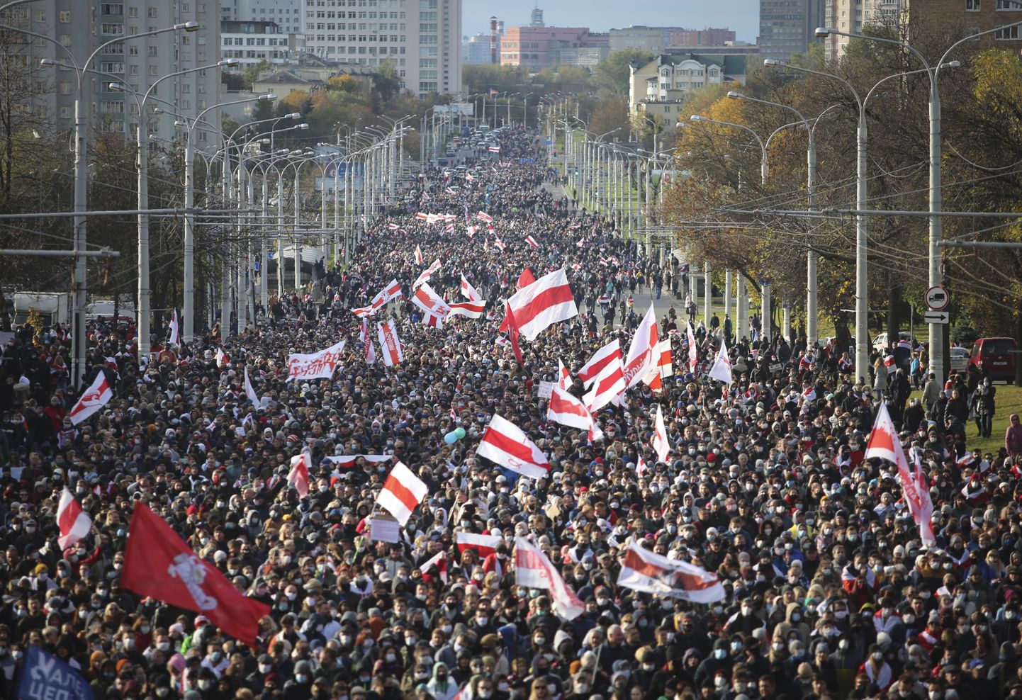 Тысячи жителей Минска на акции протеста.