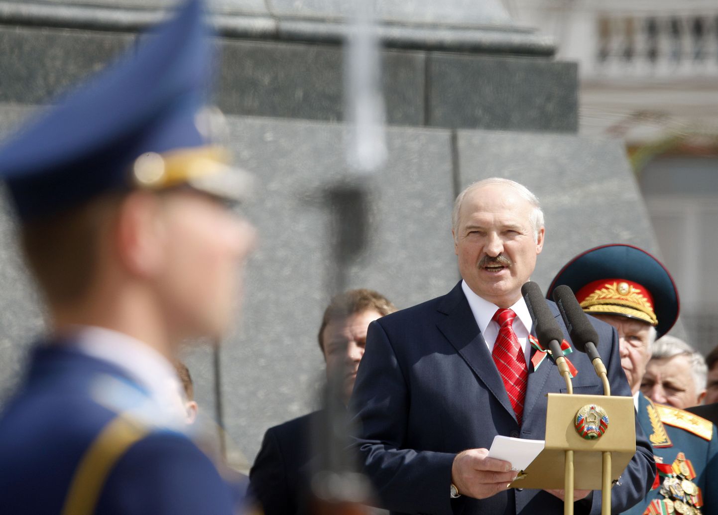 Valgevene president Aleksandr Lukašenka Natsi-Saksamaa üle saavutatud võidu 66. aastapäeva puhul Minskis kõnet pidamas.