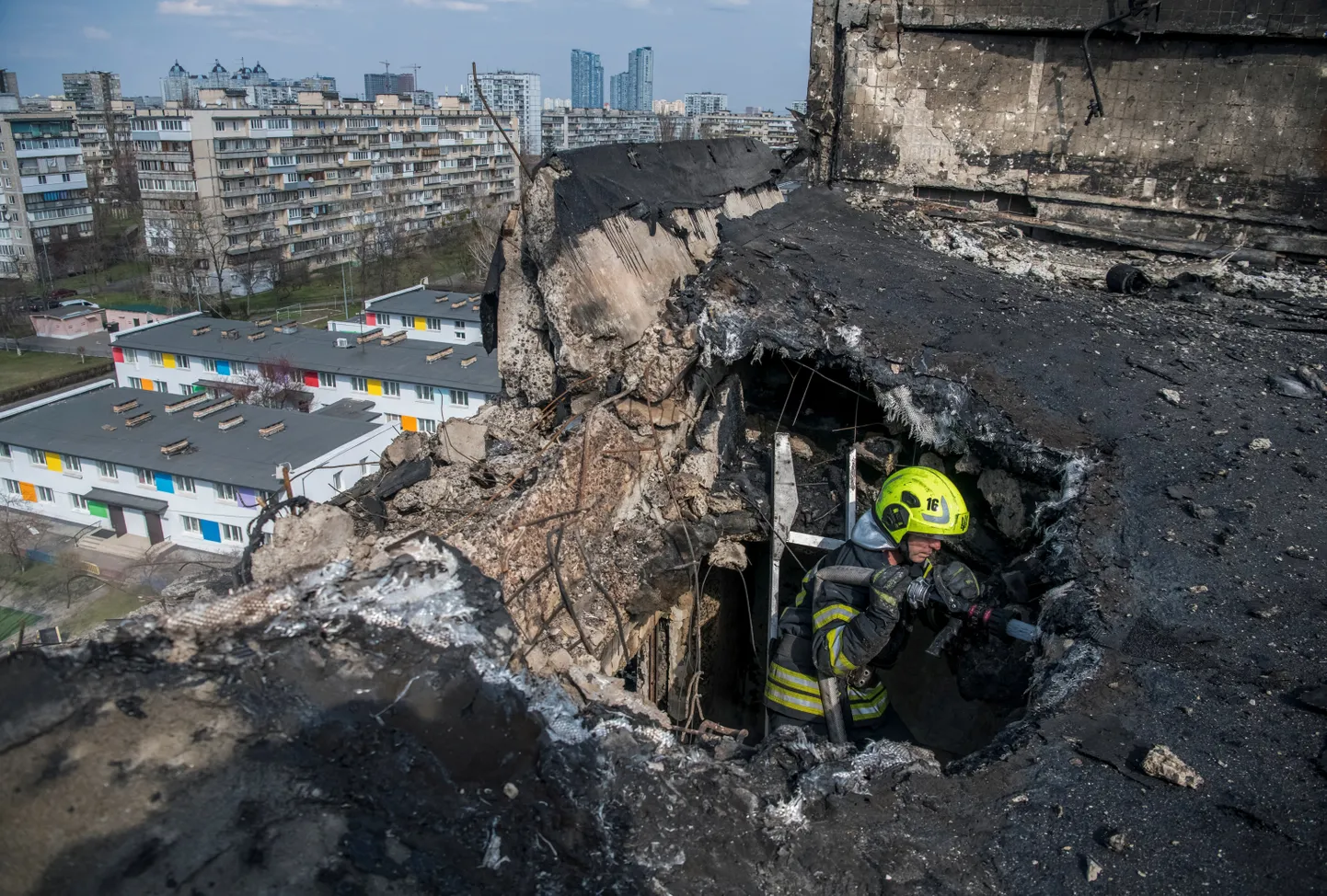 Krievijas dronu uzbrukuma sekas Kijivā 2025.gada 23.martā
