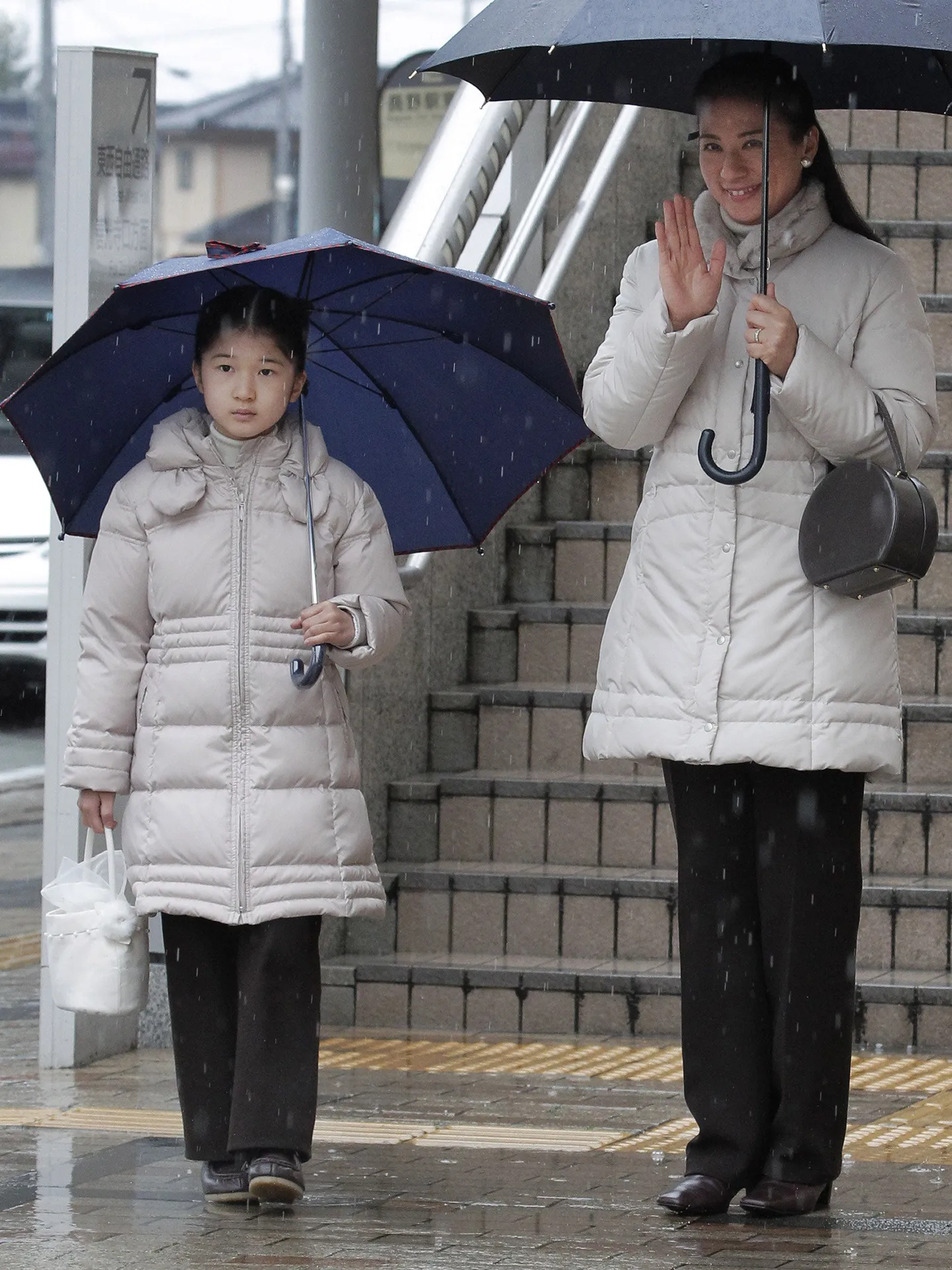 Jaapani kroonprintsess Masako koos oma tütre Aikoga.