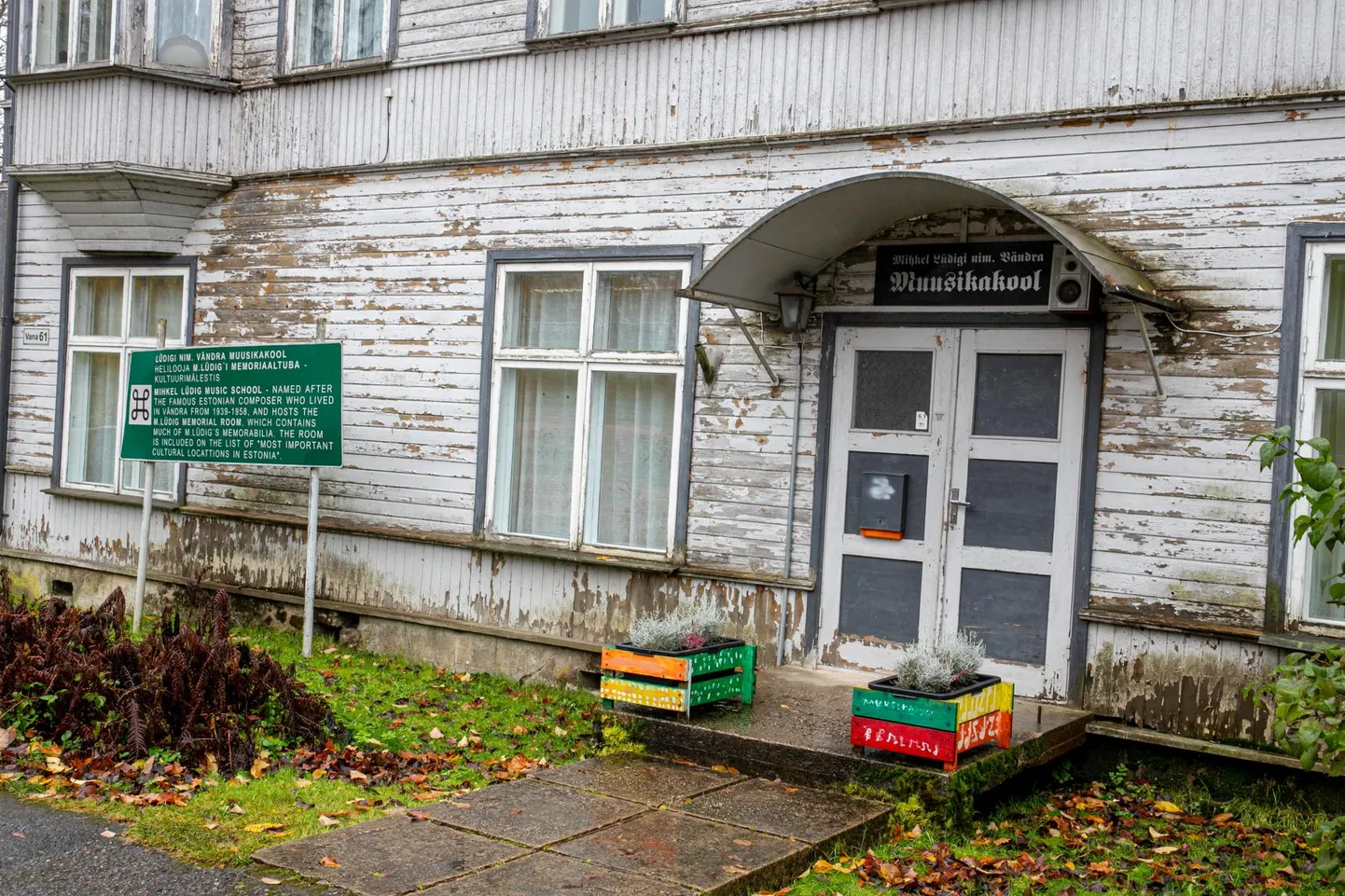 Lüdigi-nimeline Vändra muusikakool on renoveerimiseks liiga halvas seisukorras.