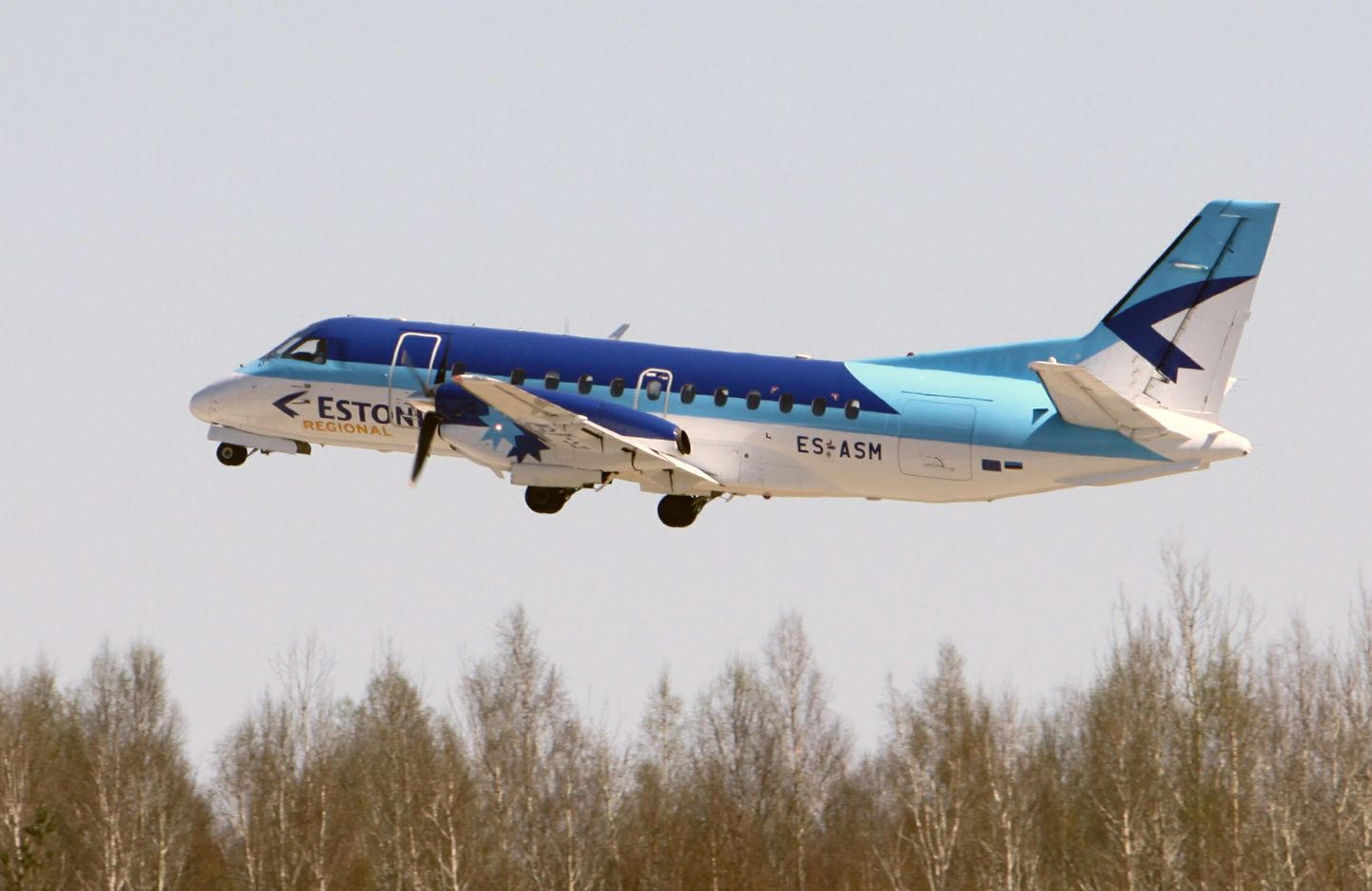 Pool tundi pärast maandumist lendas Estonian Airi Saab 340 tagasi Stockholmi.