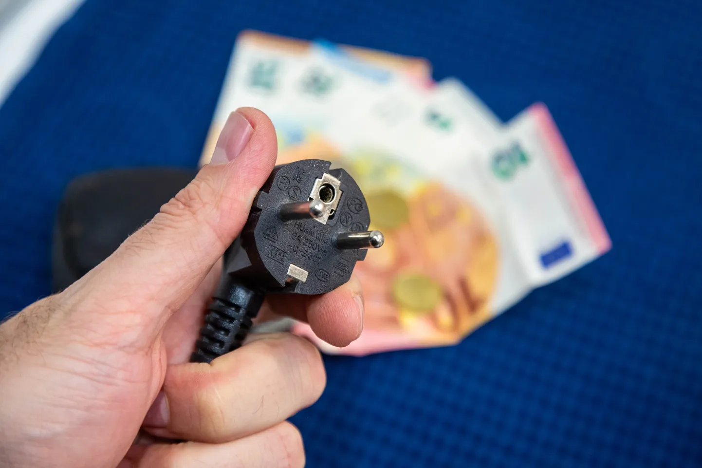 Raha ja elektri tarbimine.