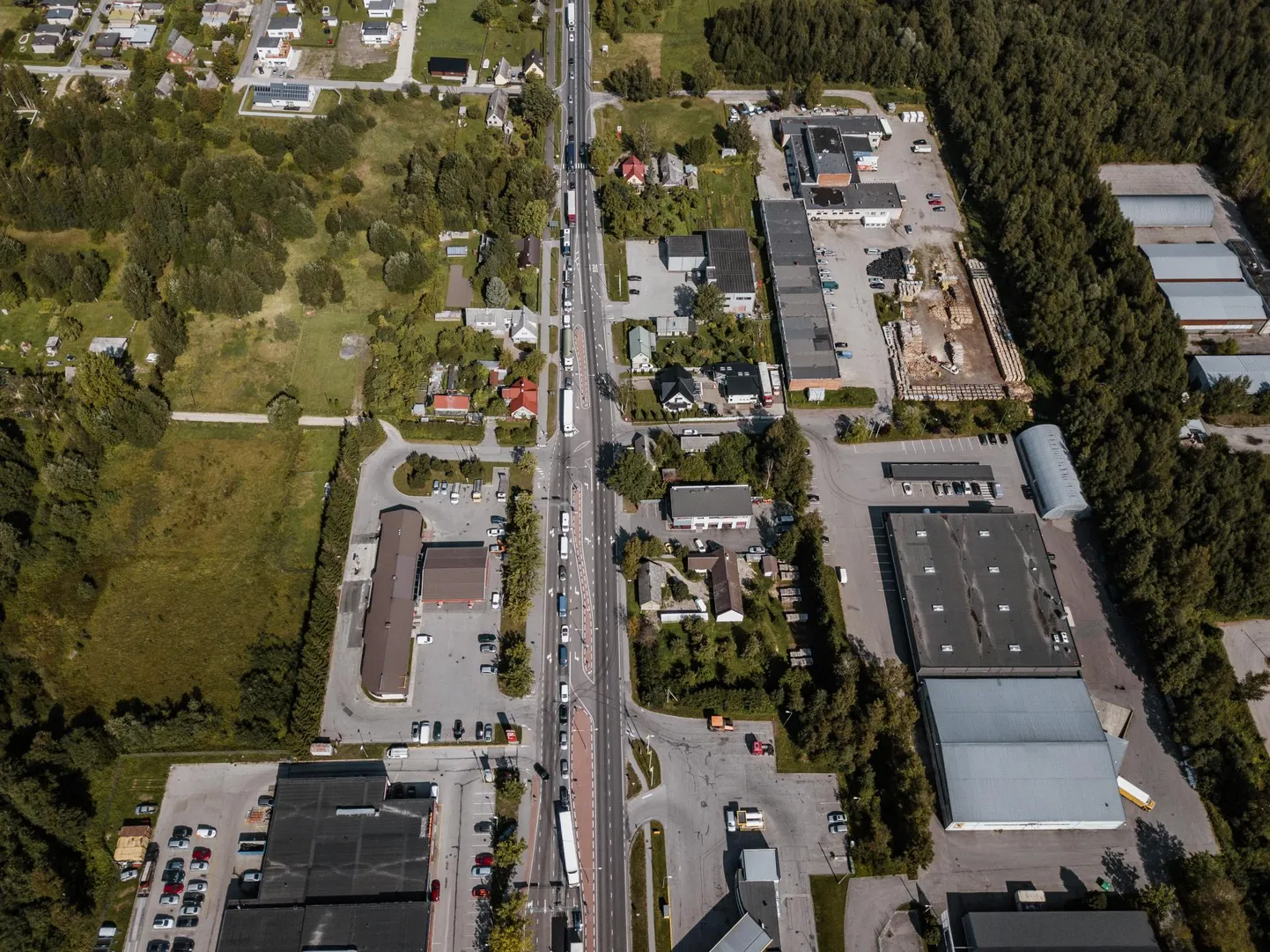 Pärnus Tallinna maanteel on liiklus mõnda aega häiritud.
