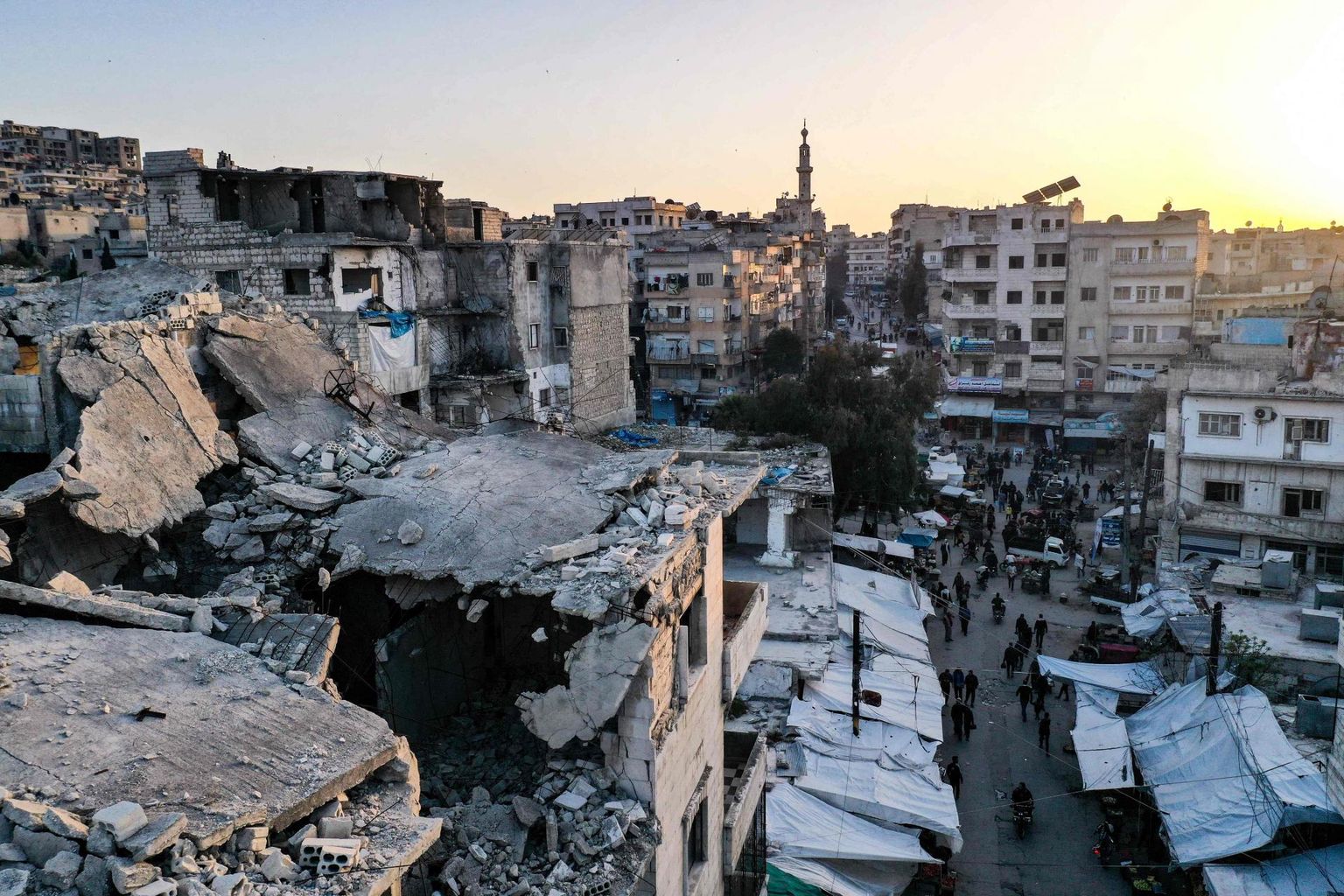 Purustatud Ariha linn Süürias päikeseloojangul tänavu ramadaani ajal. 