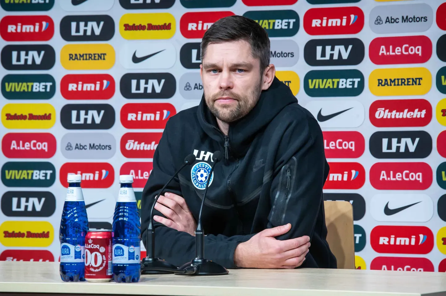 Юрген Хенн.
