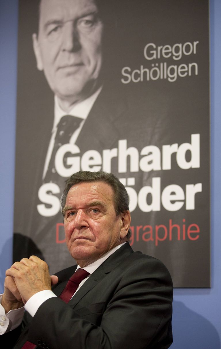 Gerhard Schröder tutvustamas Berliinis oma elulooraamatut