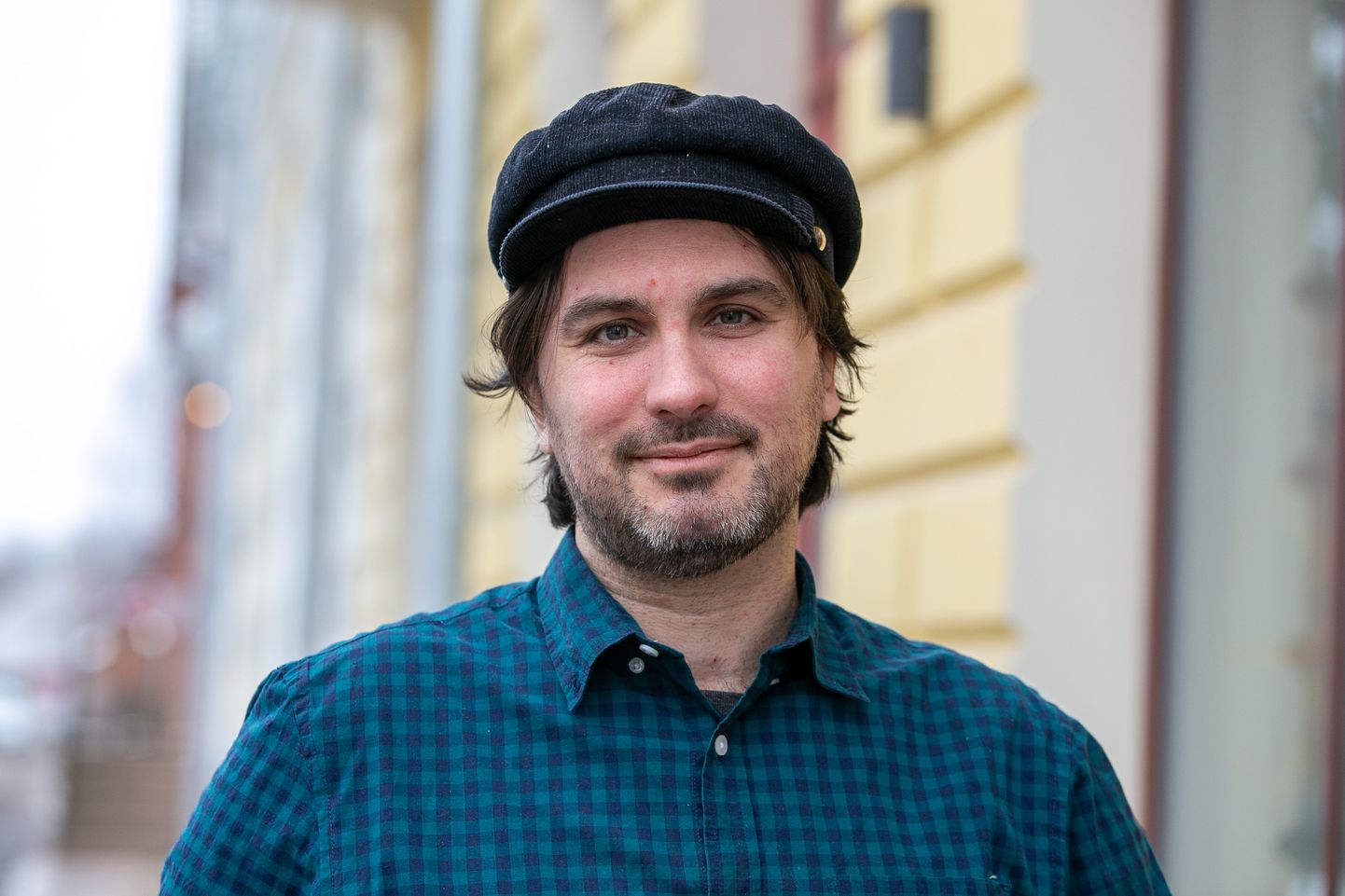 Justin Carroll Petrone, Ameerika-Eesti ajakirjanik, kirjanik, blogija ja muusik.
