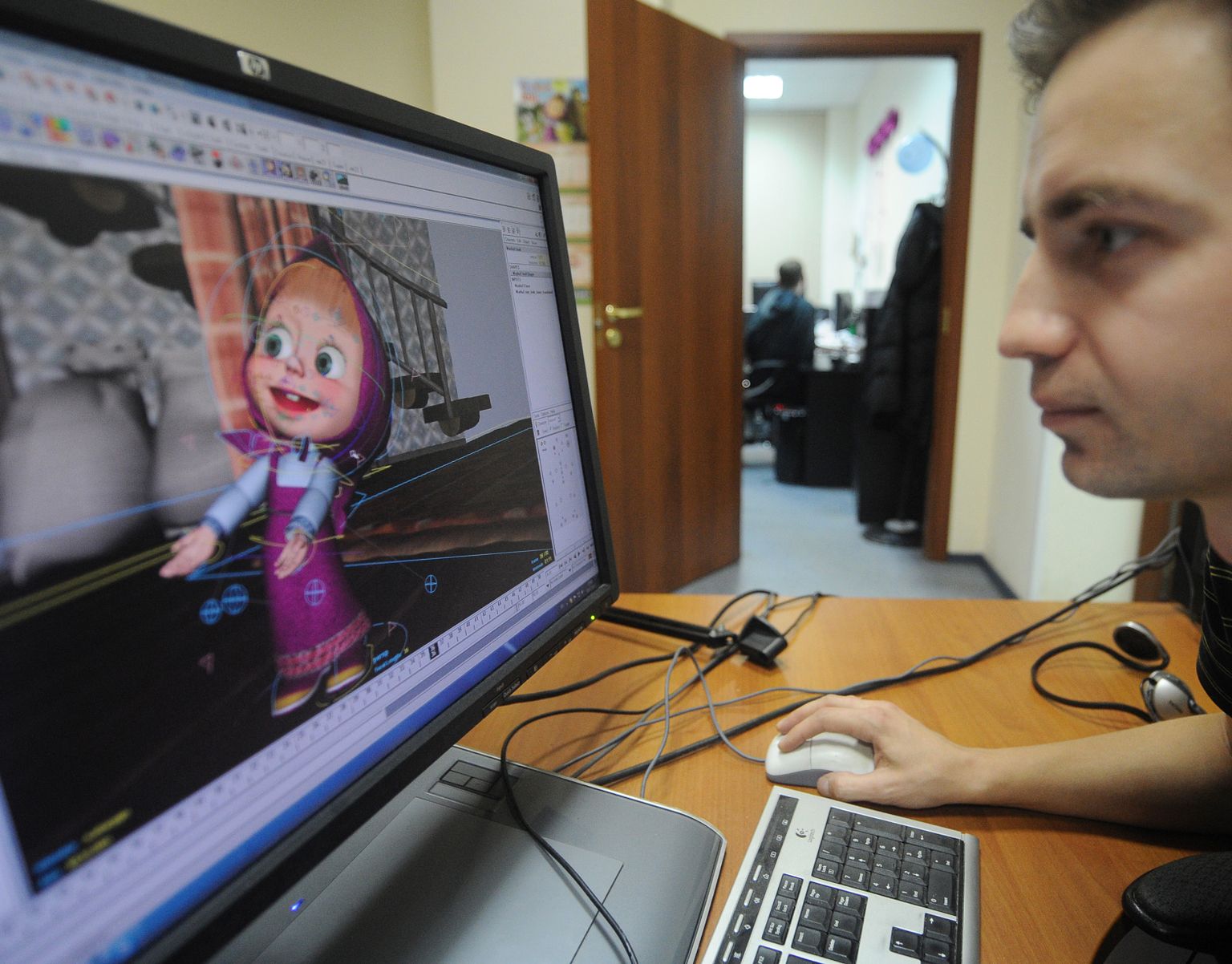 Animaccordi animaator töötamas multifilm «Maša ja karu» kallal firma stuudios.