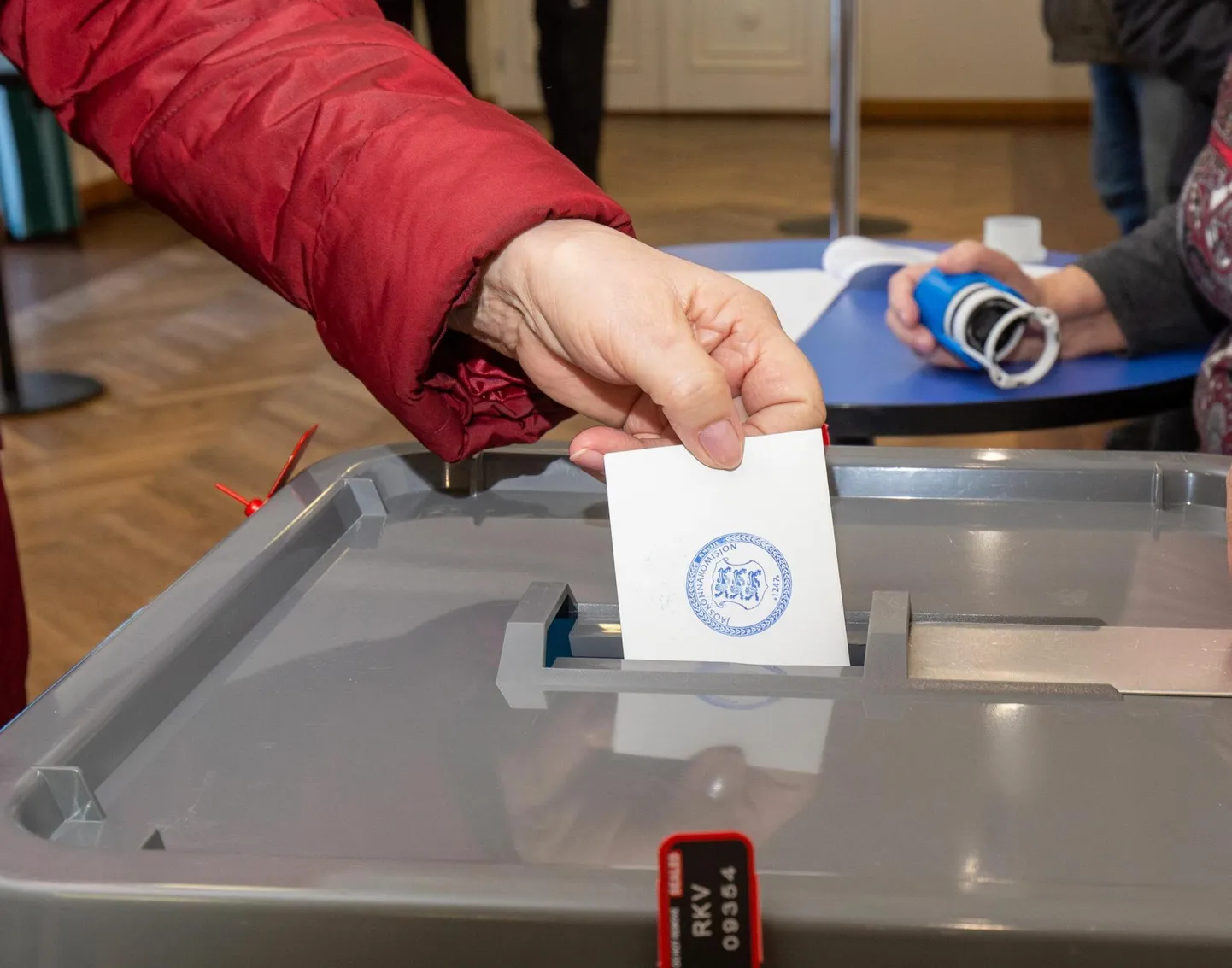 Erakorralised valimised ei lahenda Eesti poliitilisi probleeme.