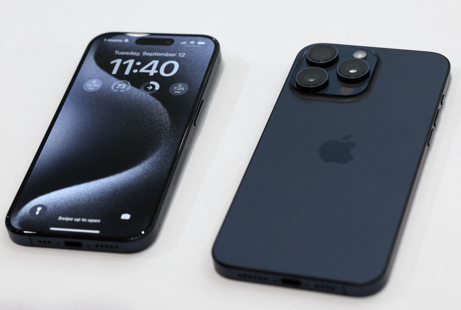 Смартфоны iPhone 15 Pro и iPhone 15 Pro Max на презентации Apple