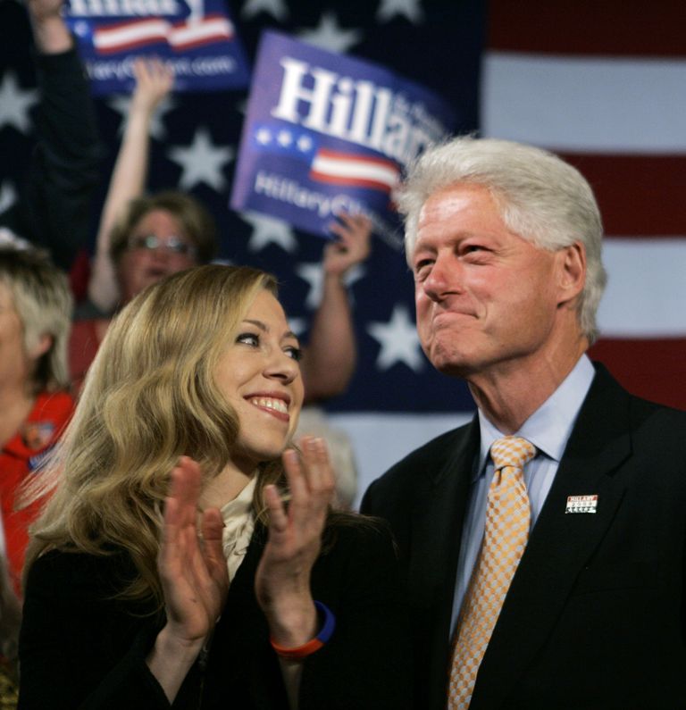 USA endine president Bill Clinton ja ta tütar 2008 Hillary Clintoni valimiskampaania sündmusel Kentuckys Louisville'is