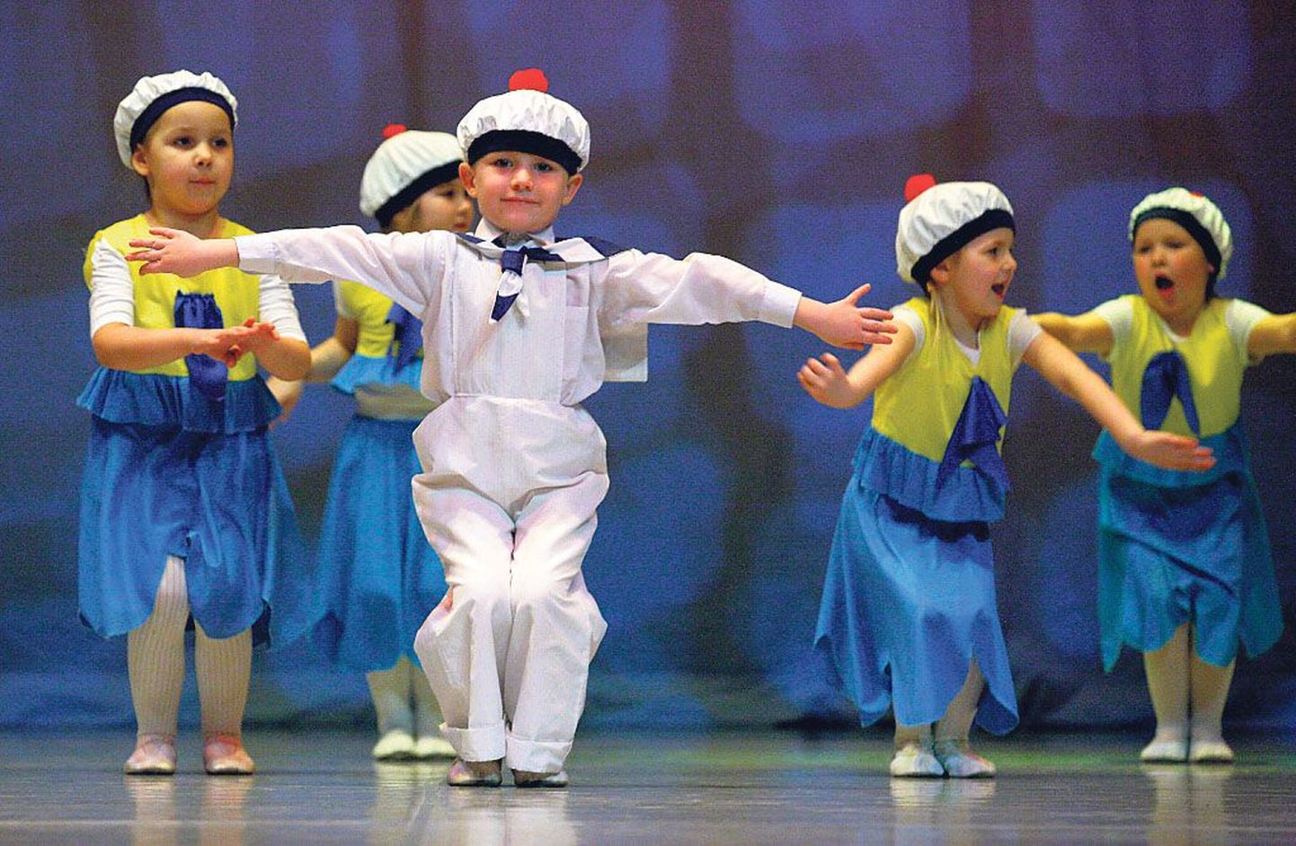 Laine Mägi tantsukooli lapsed mullusel „Koolitantsu“ festivalil.