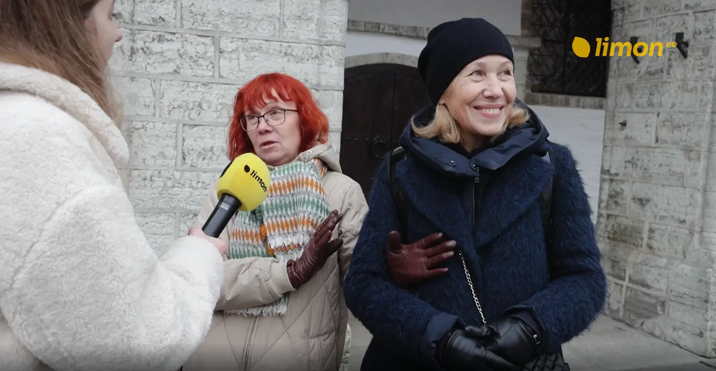 Людмила и Гала поделились первым впечатлениями от рождественской елки на Ратушной площади.