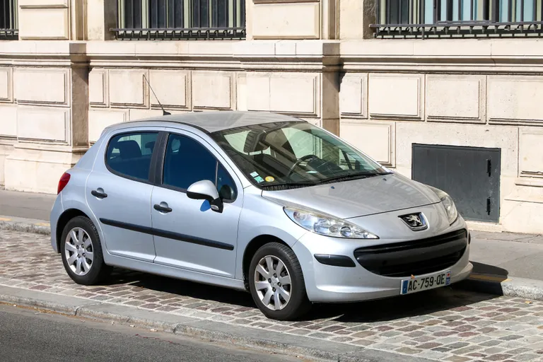 Peugeot 207.