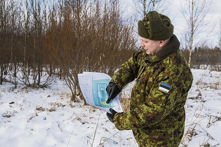 Kaitseliidu Pärnumaa maleva teavitusspetsialist nooremleitnant Jaanus Mehikas näitas kolm aastat tagasi kinnistut Lemmetsa külas.