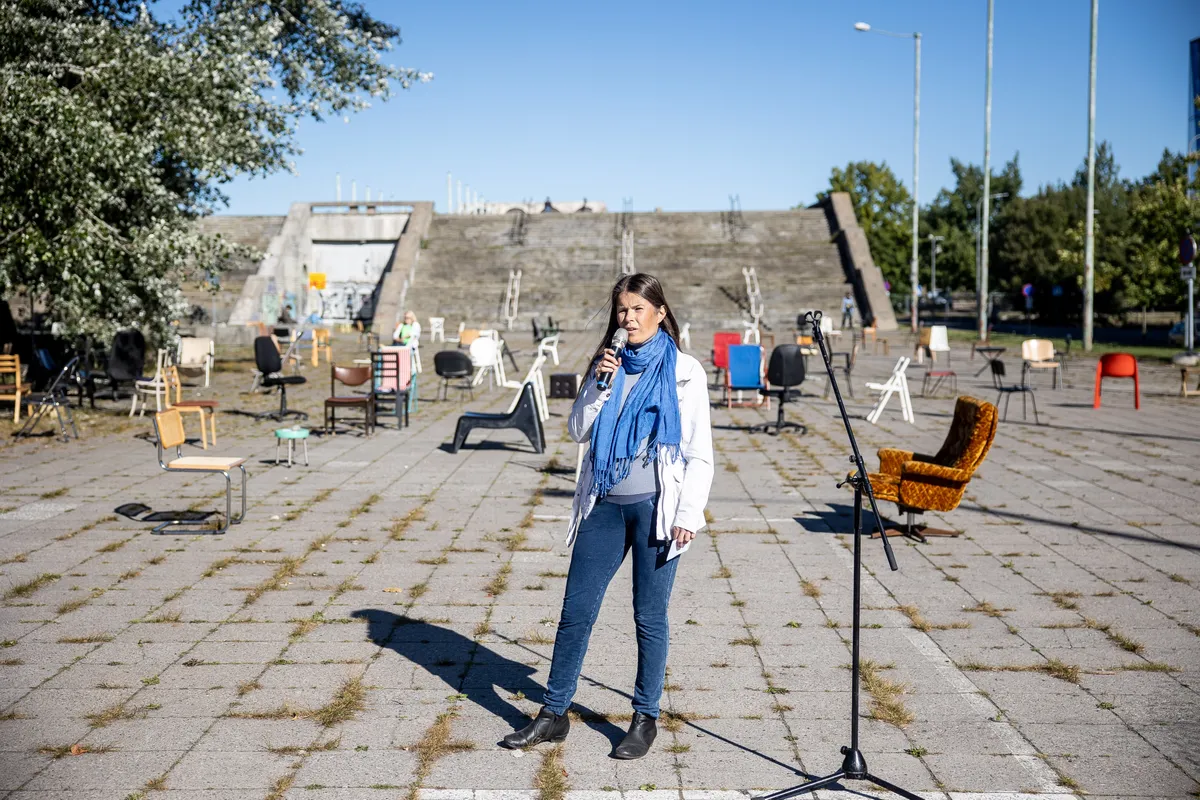 Suitsiidiennetuspäeva aktsioon Linnahalli. Oma kogemuslugu lähedase kaotusest suitsiidi tõttu jagas Eva Koženevski.