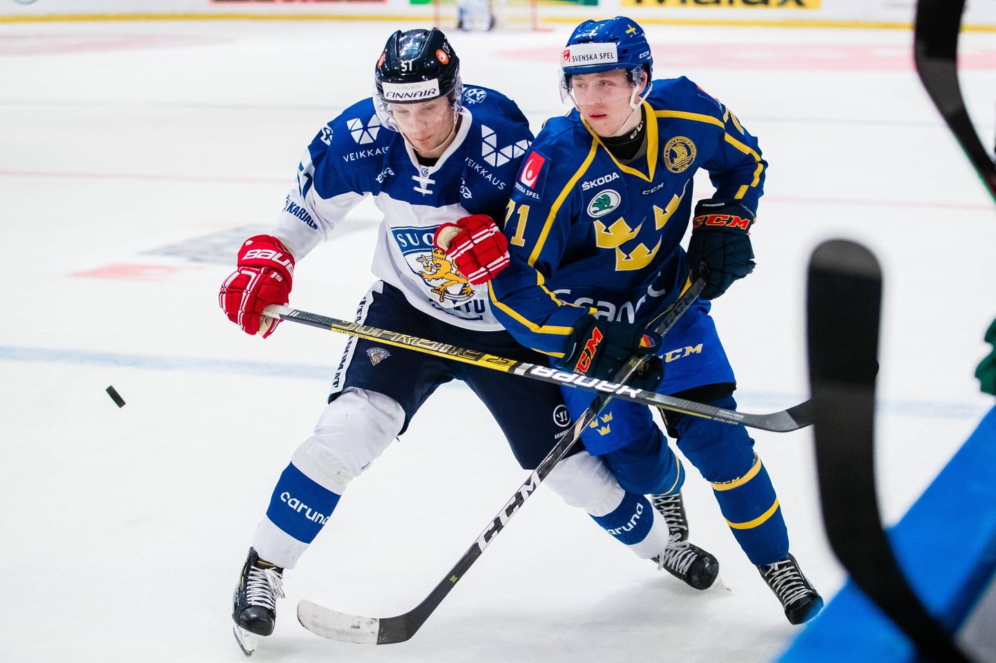 Veebruar 2019. Soome-Rootsi jäähokimatš. Soomlane Kristian Näkyvä võitlemas litri pärast rootslase Jonathan Davidssoniga.