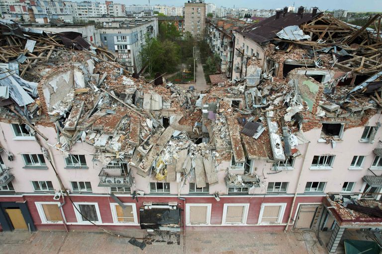 Foto Tšernihivis purustatud hotellist 3. mail. Vene väed suruti Tšernihivi oblastist välja aprilli algul.
